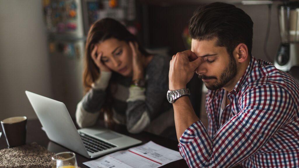O que é sair das dívidas com planejamento e disciplina?