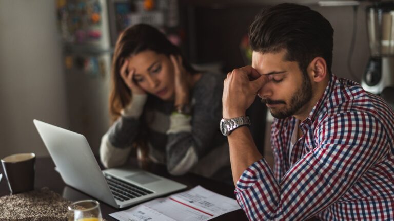 O que é sair das dívidas com planejamento e disciplina?