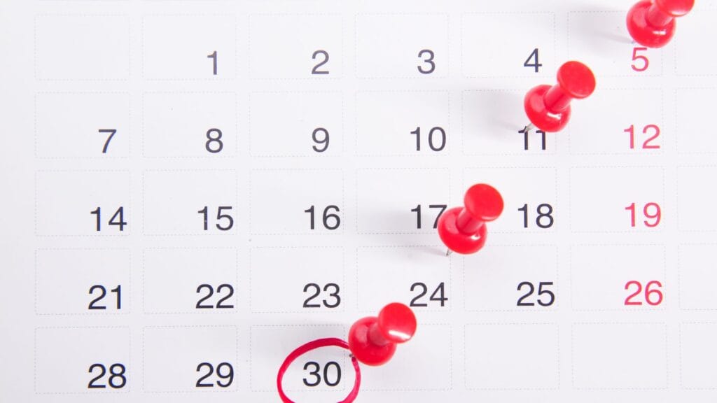 CALENDÁRIO INDICANDO AS DATAS QUE A PESSOA DEVE FICAR ATENTA AOS PAGAMENTOS 